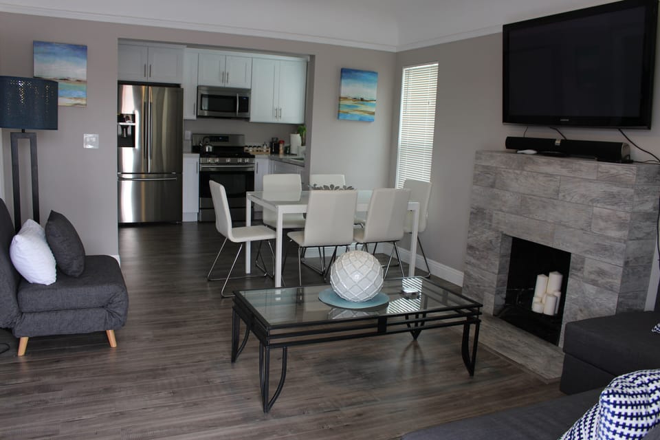 View into living room and kitchen from front door.
