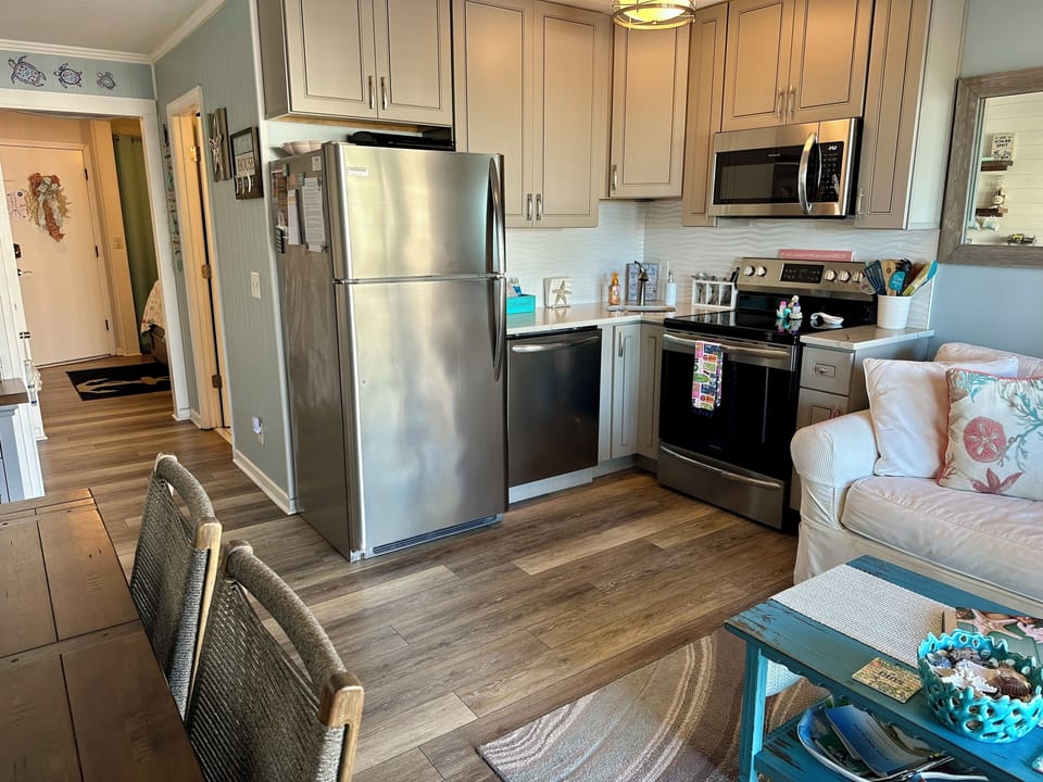 Kitchen - Beautiful stainless steel appliances