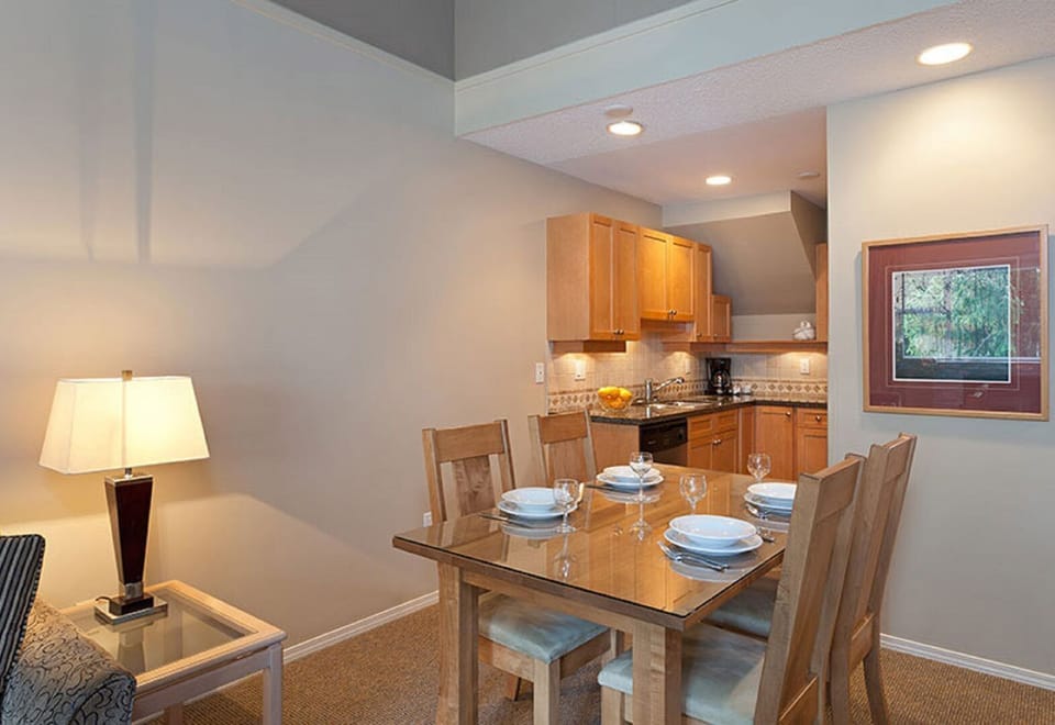 Dining area: Seats six people