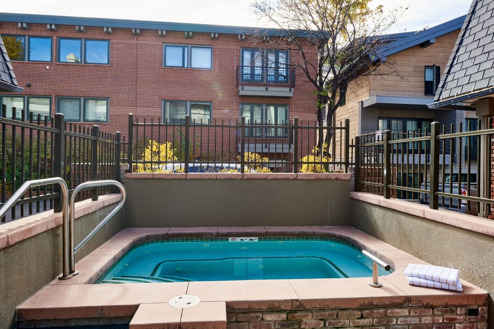 Great Hot Tub. Deep and strong jets