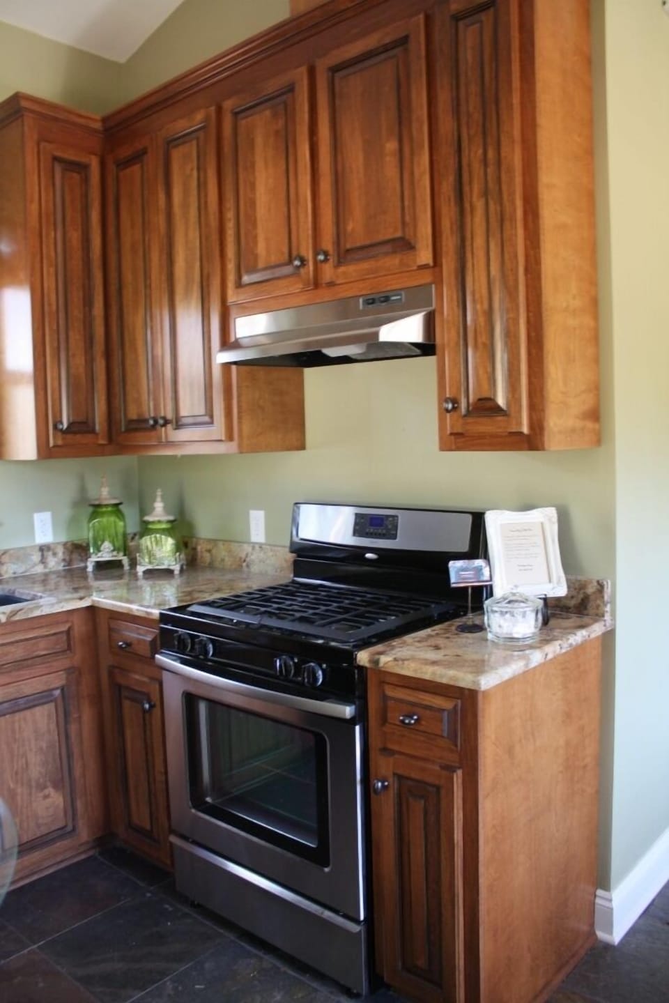 Full Kitchen with under the counter refrigerator