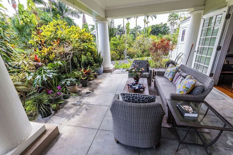 Relax on the lanai and enjoy the meditative veiw of the beautiful gardens 