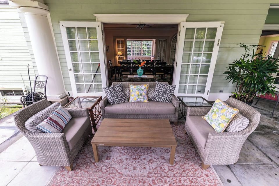 Great area for a relaxing reading or entertaining before dinner!