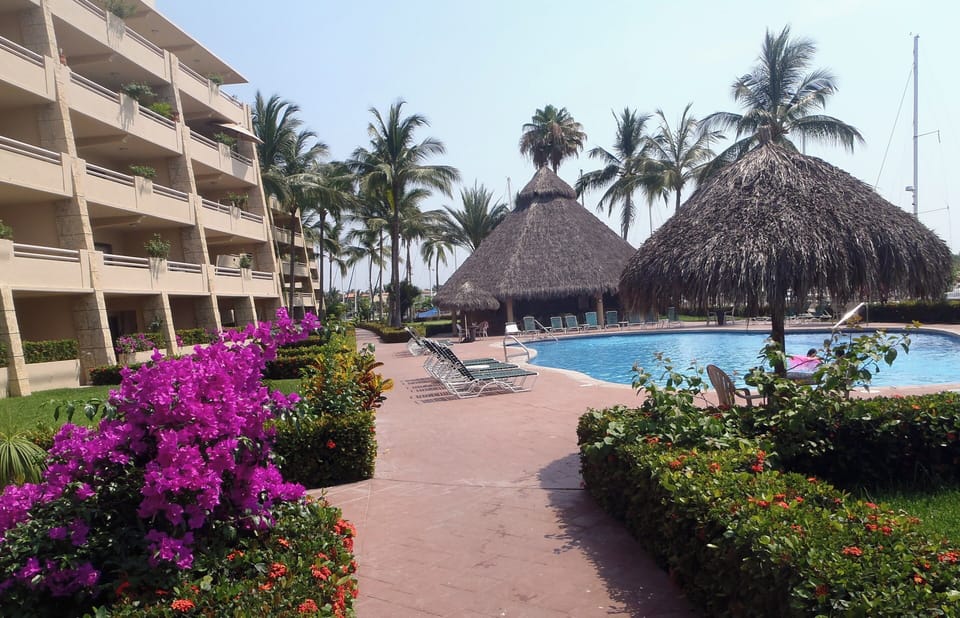 Marina Residences pool & Pallapa Kitchen & Gardens