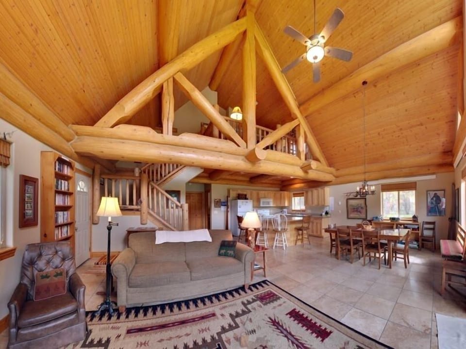 Spacious great room.
