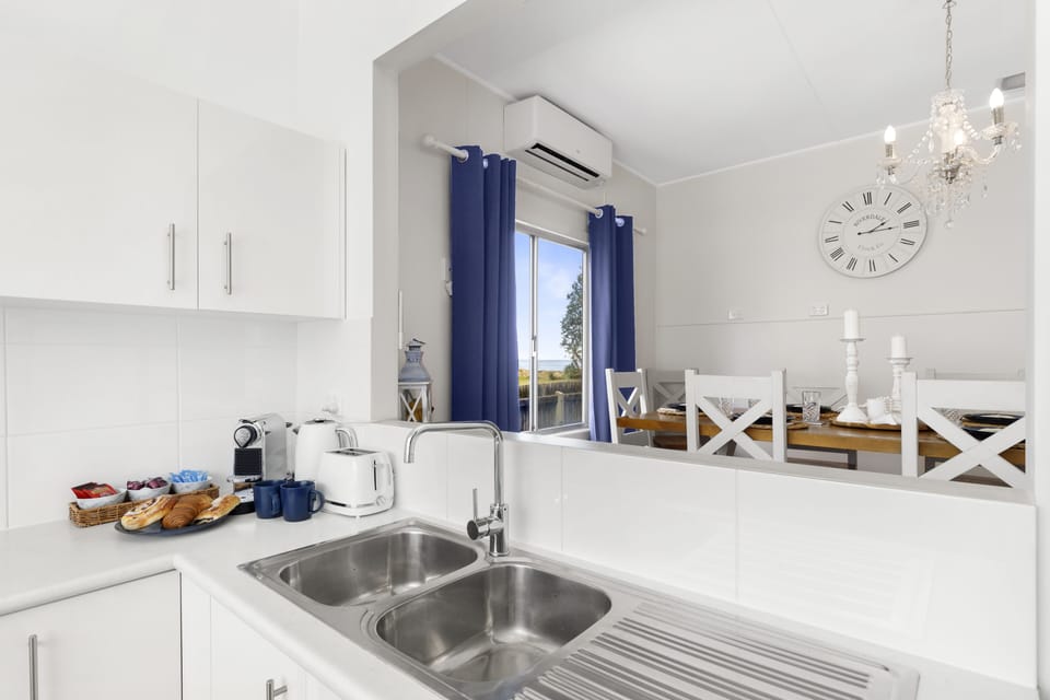Kitchen and dining room 