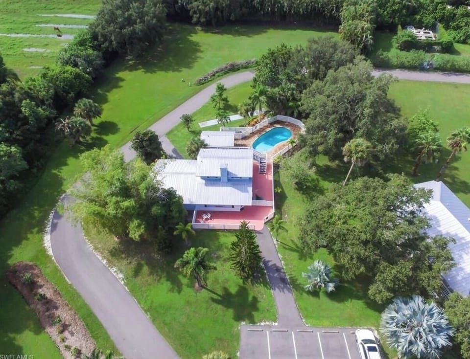 The community pool and clubhouse just a few steps from the house