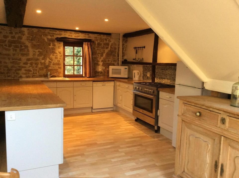 Les Roses - Kitchen.