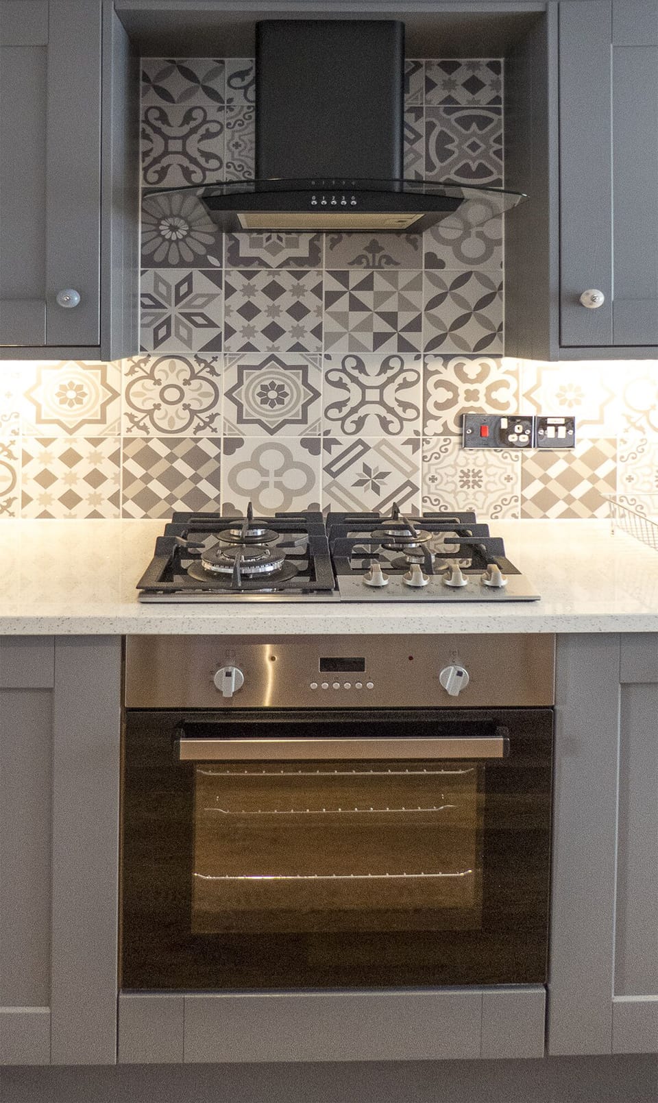 Brand new kitchen with granite work surfaces.