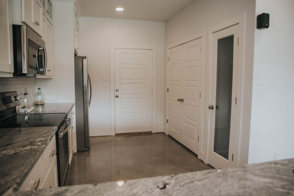 Fully equipped kitchen with laundry area