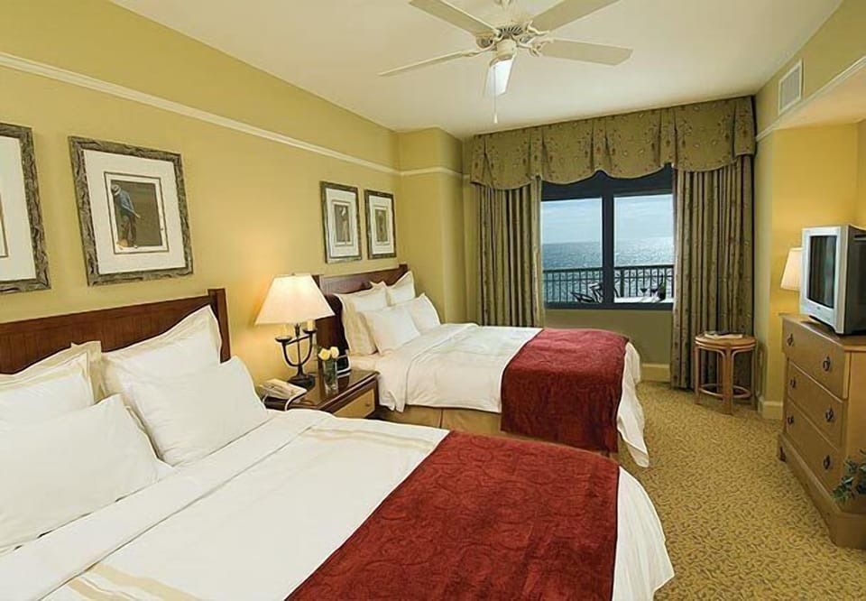 Second bedroom with 2 queens.