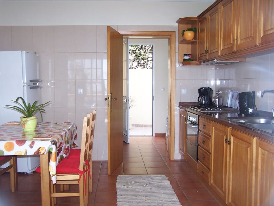 Spacious kitchen area with dinning for 4, large fridge/freezer and all mod cons