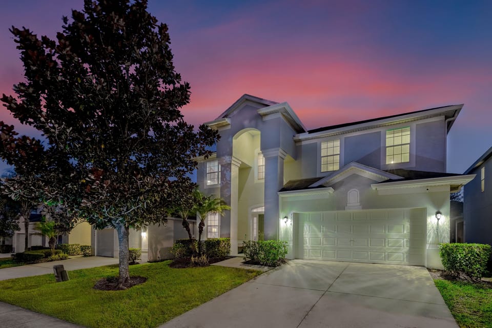 Welcome to Magnolia Blossom! South facing pool, great Windsor Hills  location!
