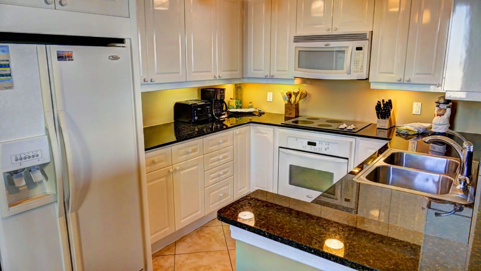 Beautiful Kitchen fully stocked with all your cooking needs.