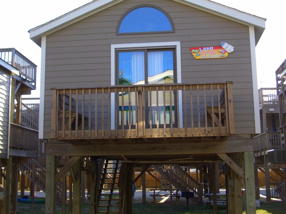 Front of the Lost Shaker of Salt. There are 3 decks on the backside of the unit.