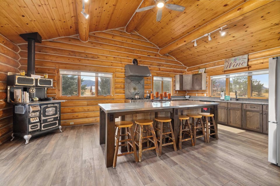Fully Updated Kitchen with new appliances