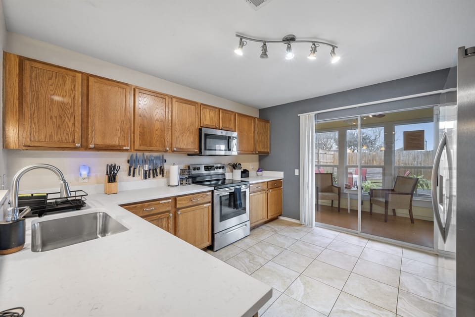 Full kitchen with sunroom