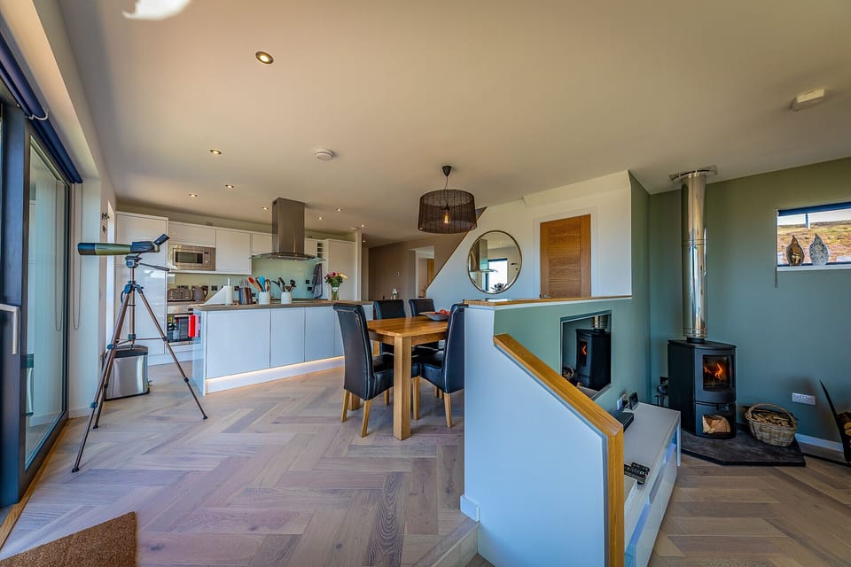 Kitchen & Dining area