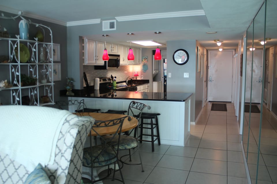 Dining & Kitchen