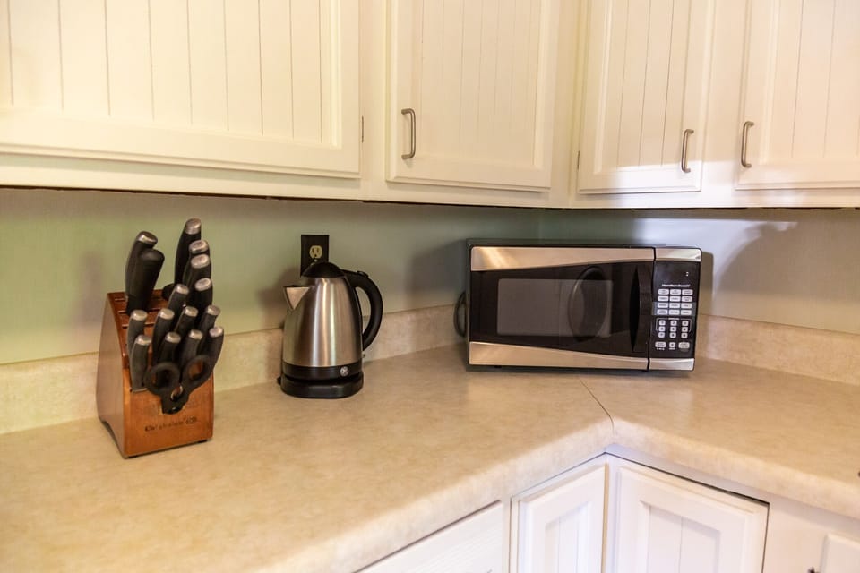 We like to cook, so there's plenty of good knives, pots, pans & cooking supplies