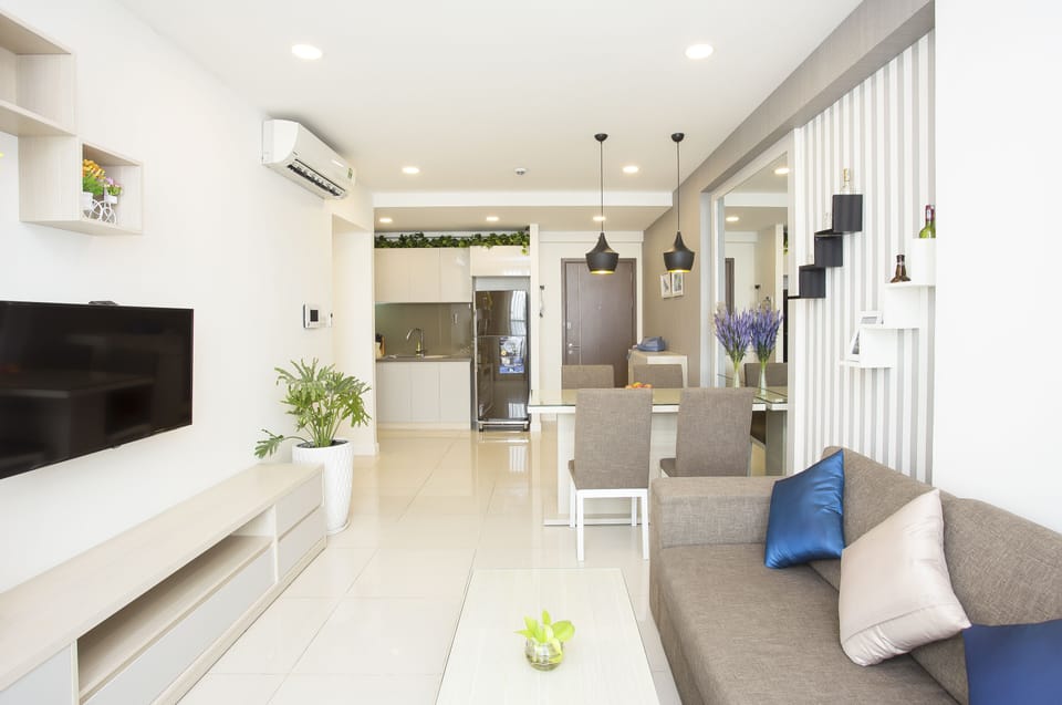 Spacious living room