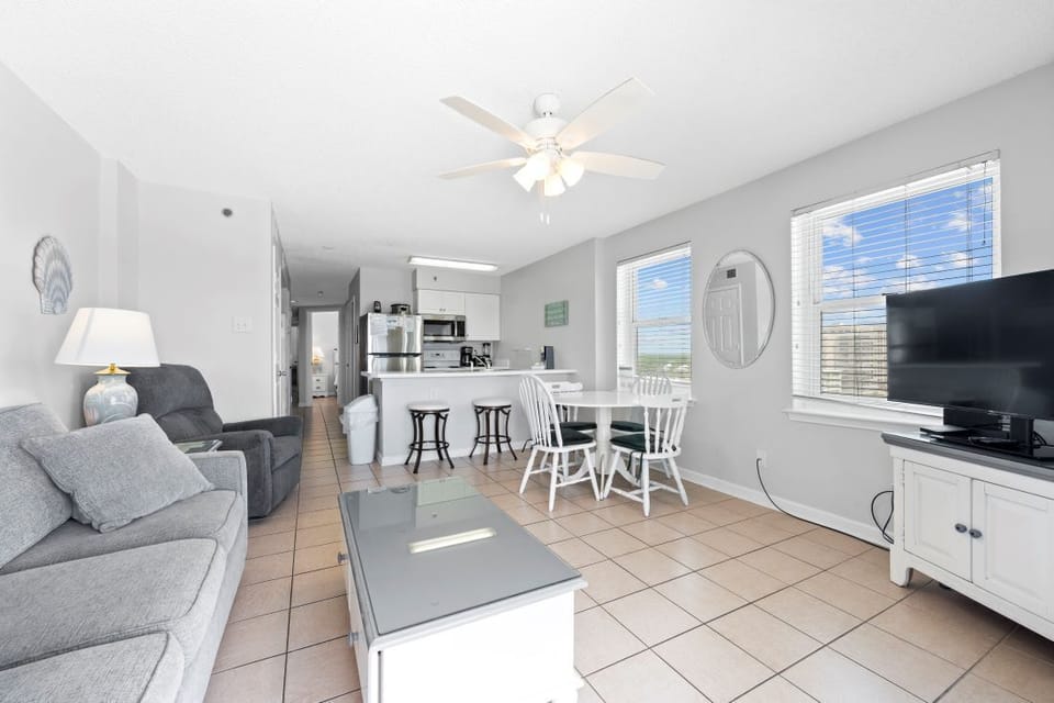 2 Tradewinds 901 Living Room