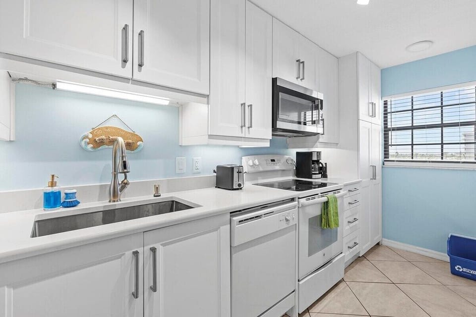 Kitchen Stove and Microwave