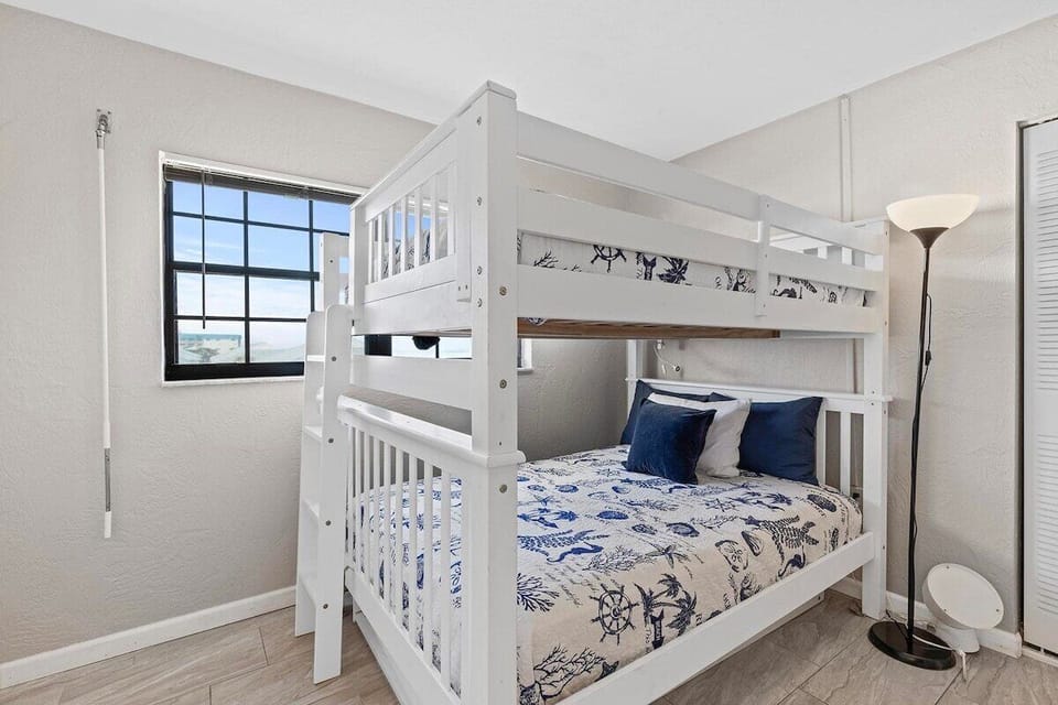Bunks Beds 2 Full Beds and 2 Twins