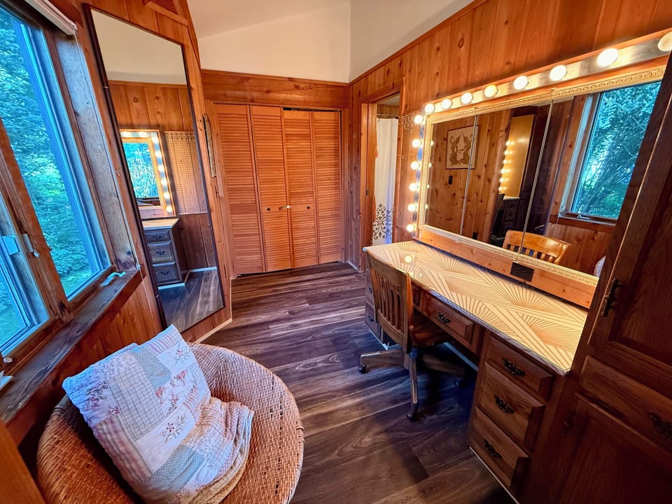 Master Suite Dressing Room