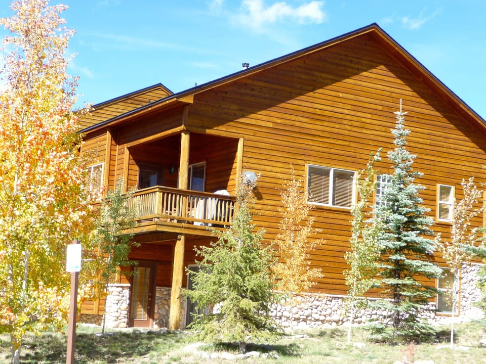 Dillon Moose Lodge rear view of upper deck and lower patio