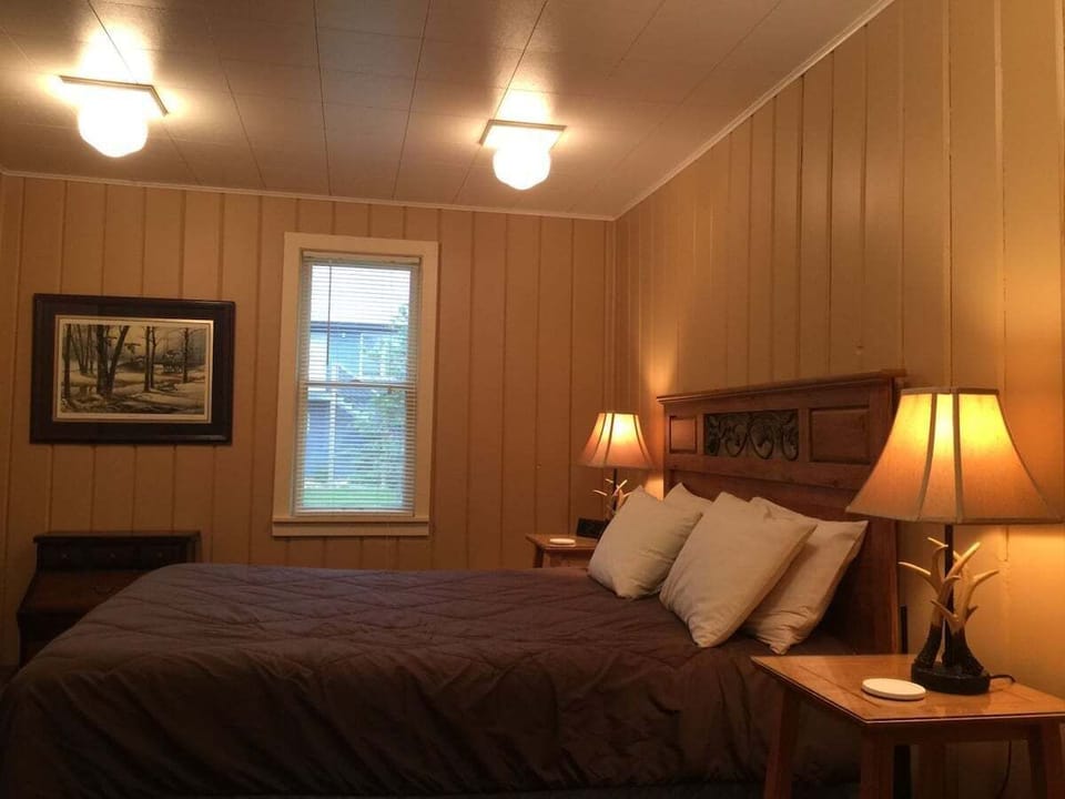 Queen Bedroom
