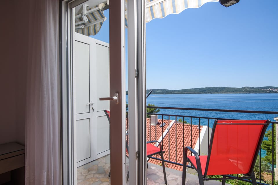 Balcony & sea view