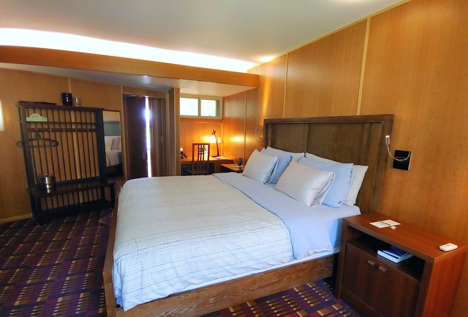 king bed, original build it desk