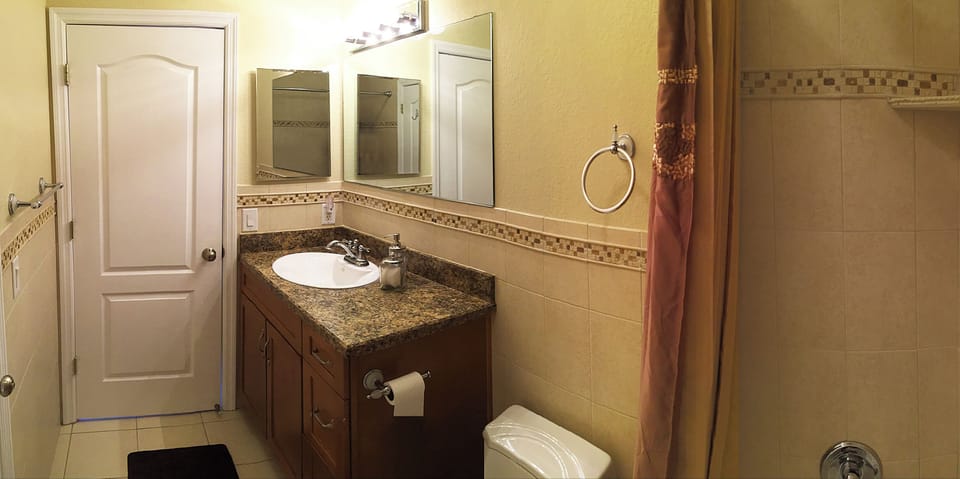 g
Ground floor En-Suite Full Bath