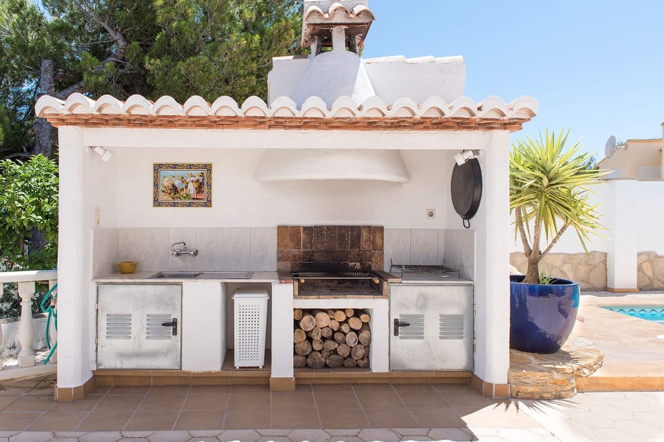 Poolside BBQ Kitchen