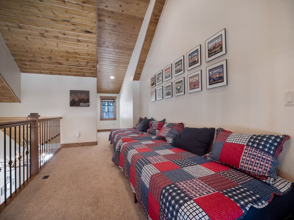 North side loft with 2 twin xl beds