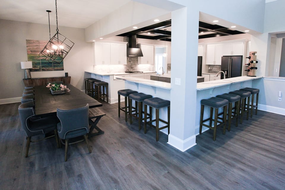 Kitchen / Dining Area