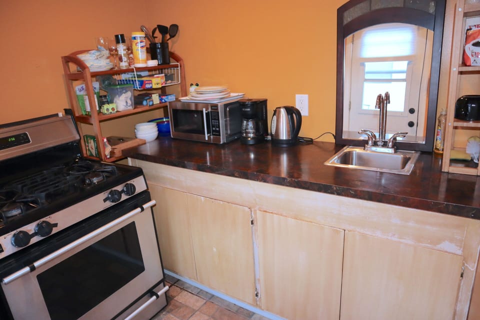 Kitchen has everything you need 