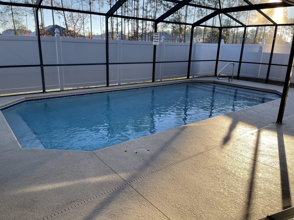  Swimming Pool With Privacy Fence