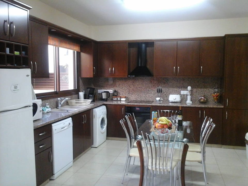 Large kitchen 