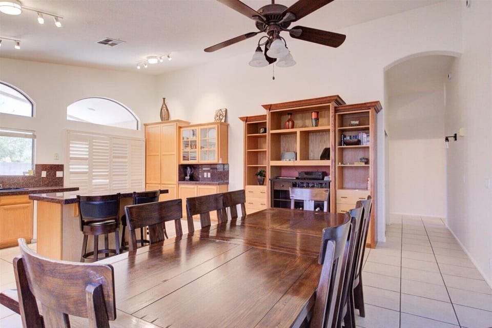 Bright & roomy kitchen. Plenty of counter space & gadgets for the Chef