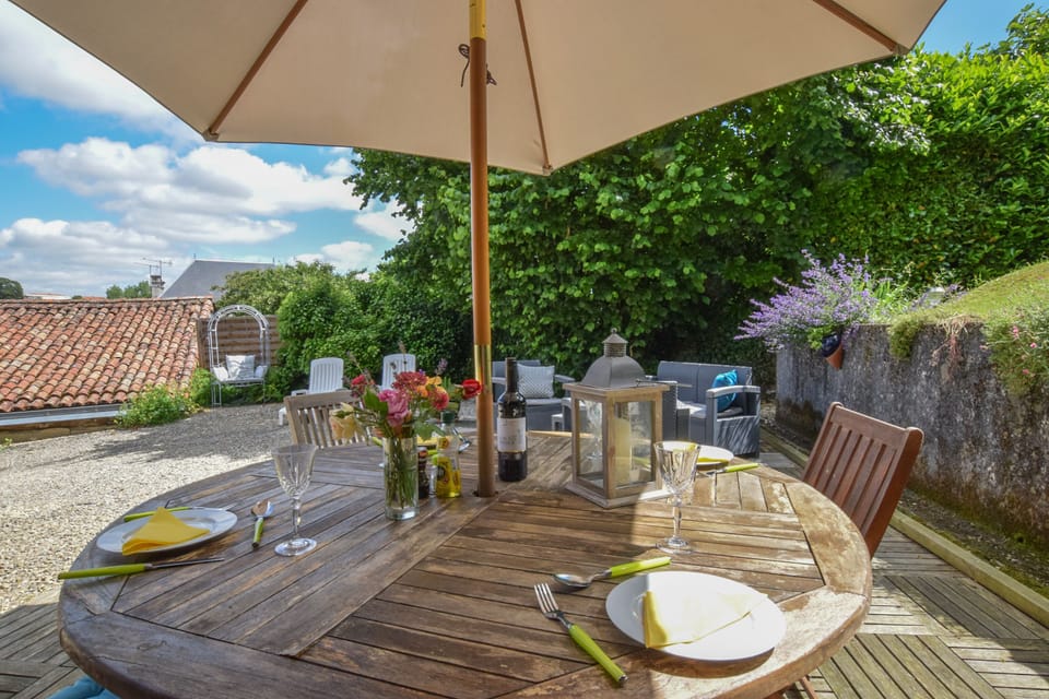 Eat al-fresco, the relax.