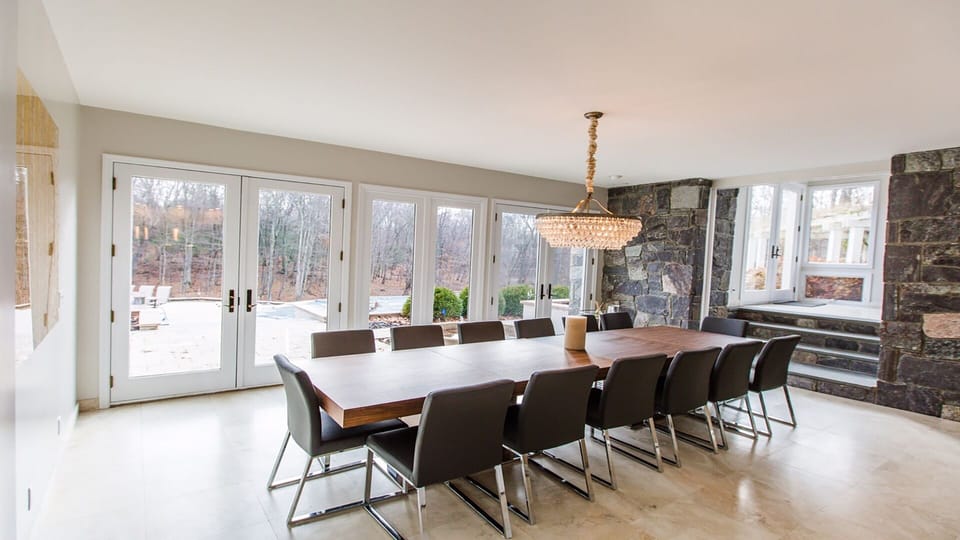 Dining Room can accommodate up to 16-18