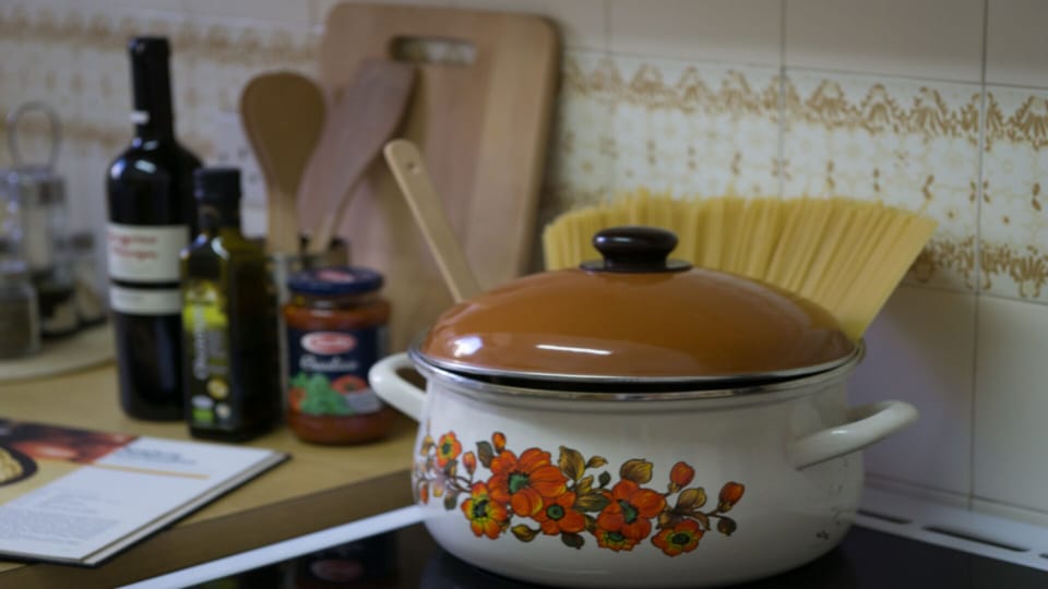 Crockery and cutlery provided in the kitchen