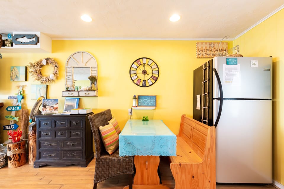 Kitchen dining area