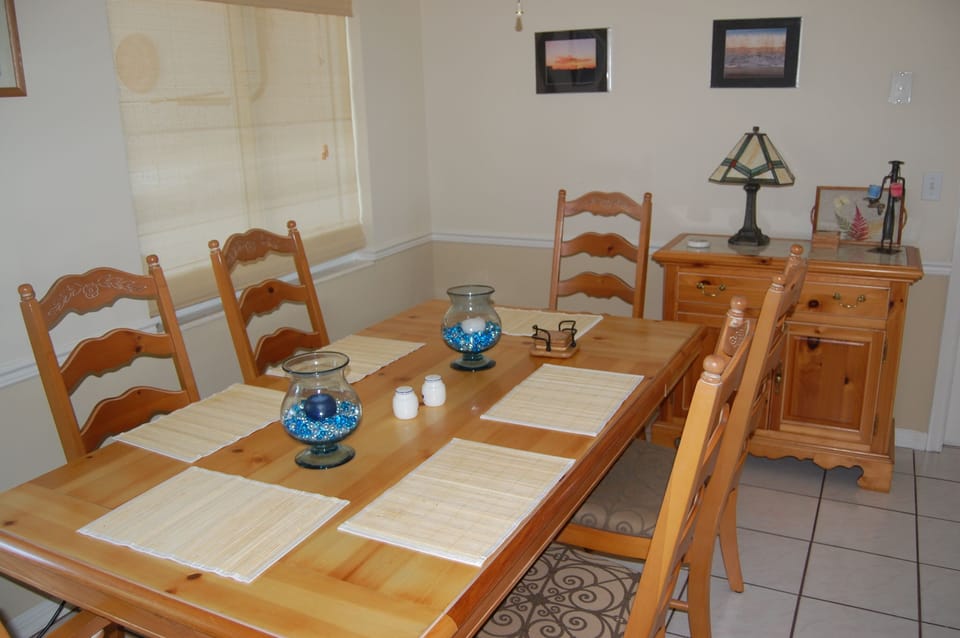 Dining room
