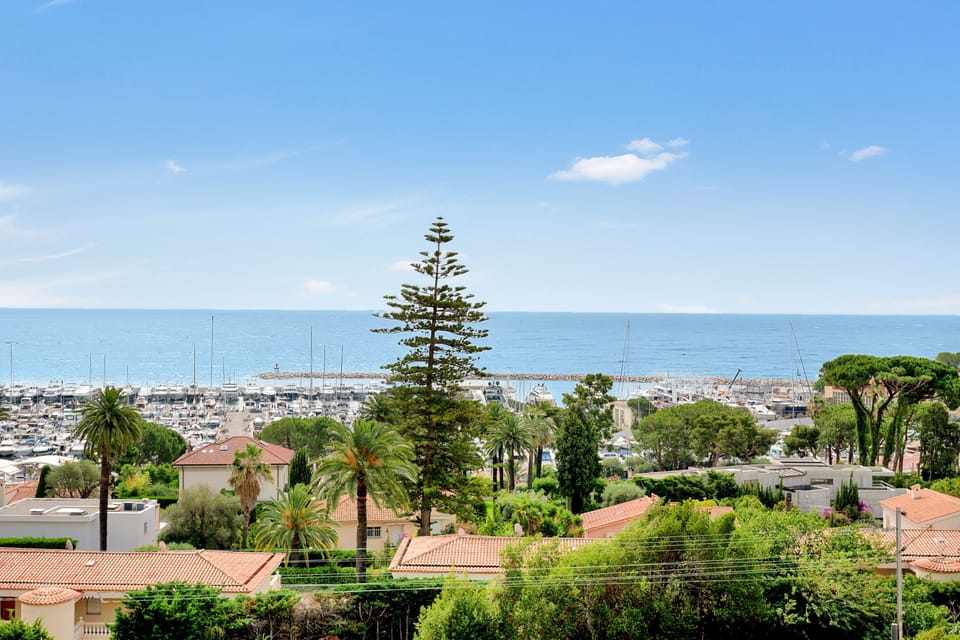 Beach/ocean view