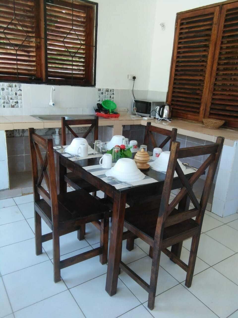 OPEN KITCHEN AND DINNING