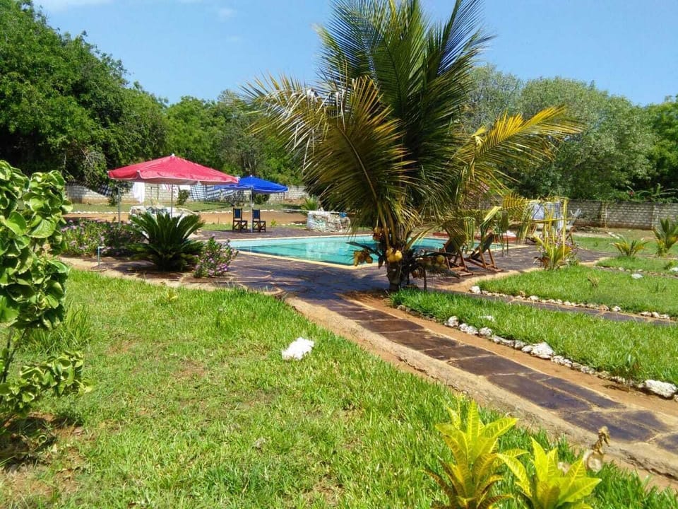 GARDEN VIEW OF POOL
