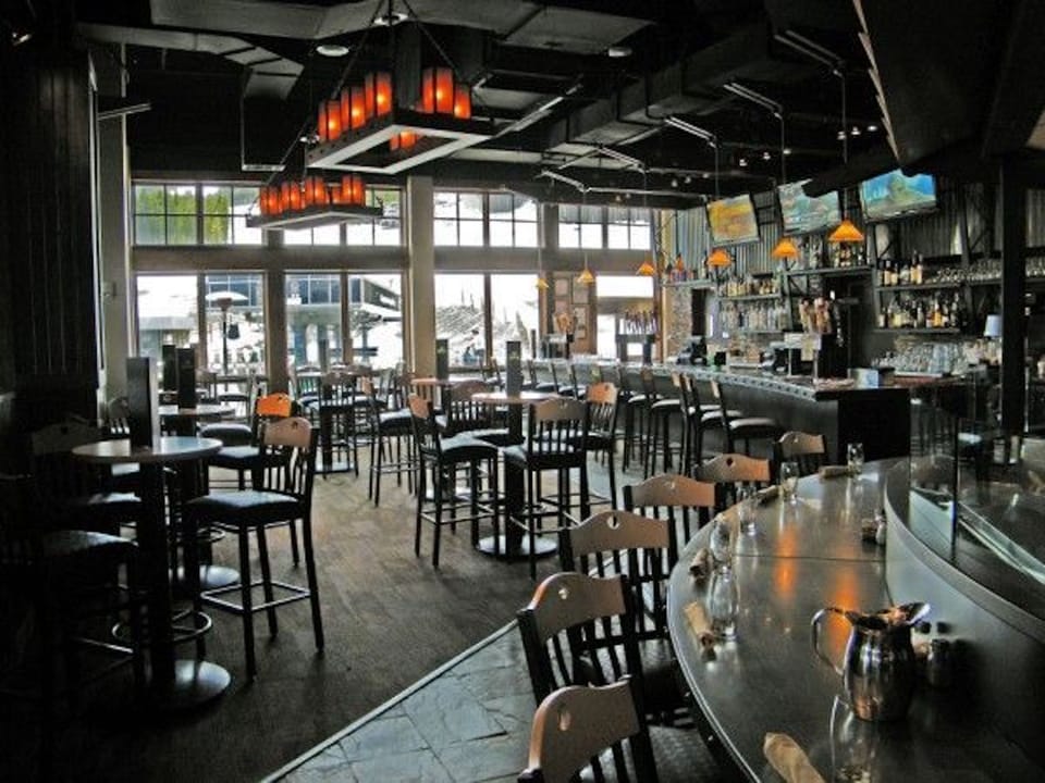 Sevens Restaurant and Bar.
Photo courtesy of Grand Lodge. 